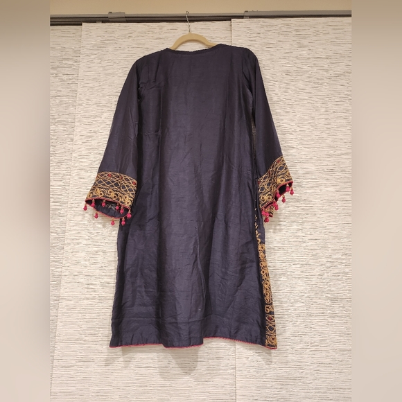 Cross Stitch Pakistani / Indian Kurta - Picture 5 of 5